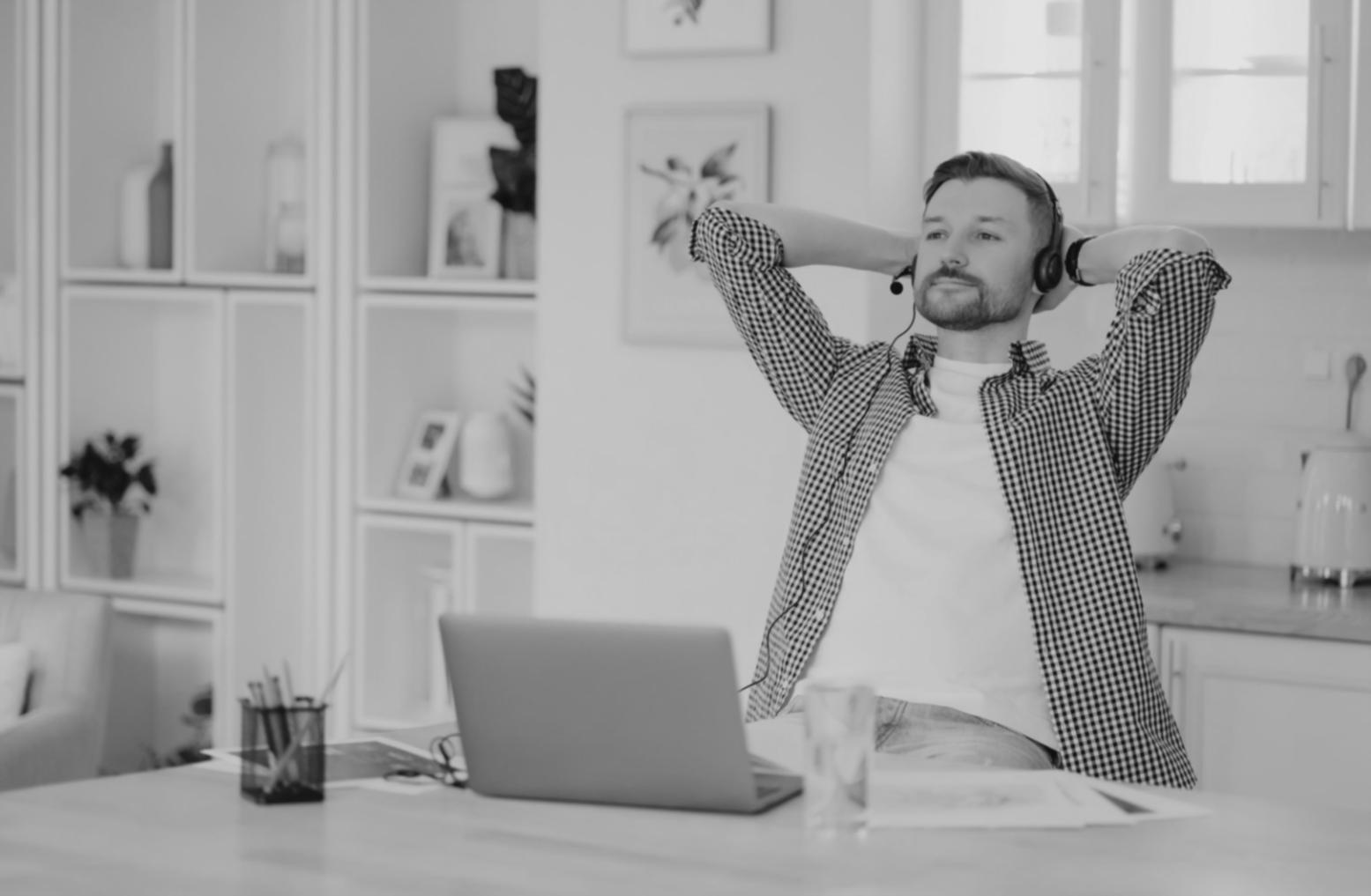 Ambiente di lavoro per sviluppo mobile con tablet, smartphone e computer